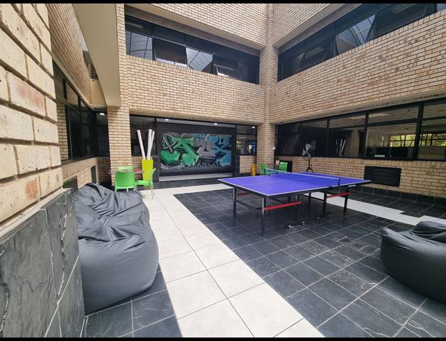 1,832M² OFFICE FOR SALE IN WOODMEAD